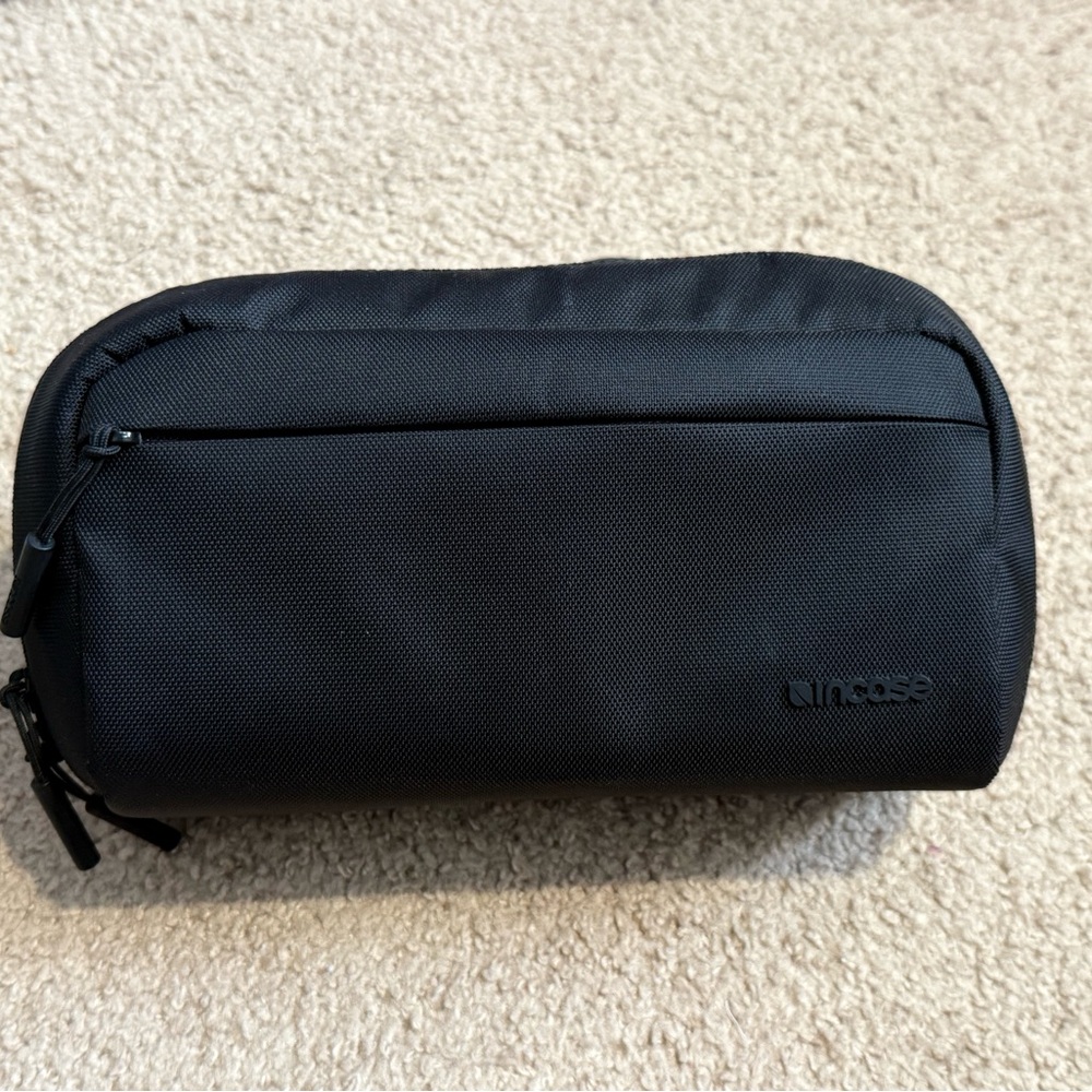 Incase Black EDC Camera Sling
